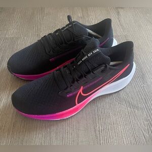 Nike Air Zoom Pegasus 38 Mens Size 10 Black Hyper Violet CW7356-011